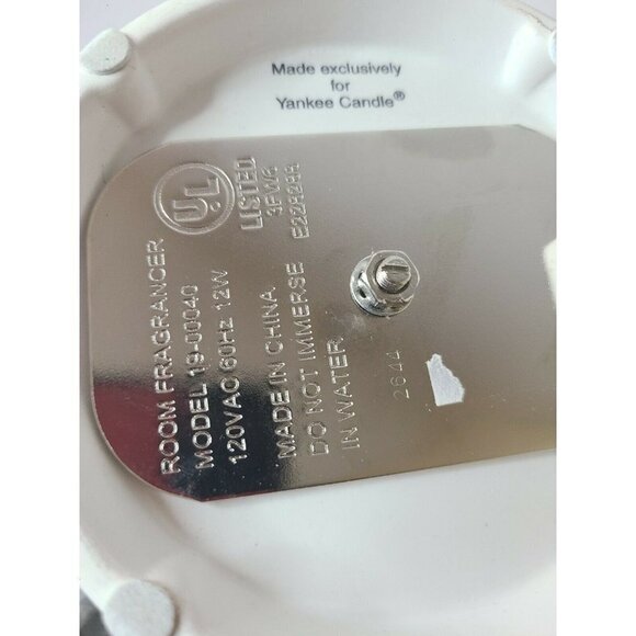 YANKEE Candle Christmas Snowman Family Wax Tart Burner Warmer Plug In Electric - Picture 6 of 8